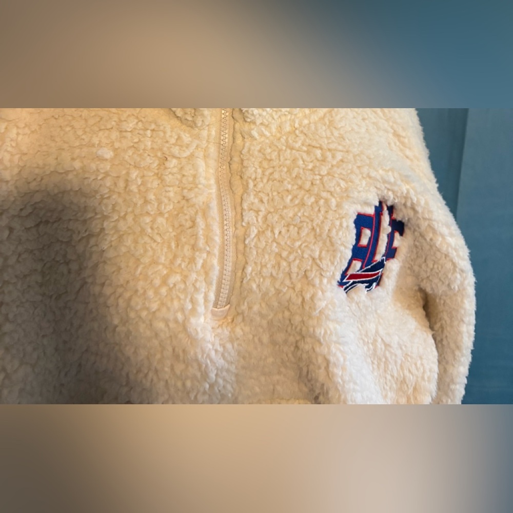 Woman’s Buffalo Bills Sherpa quarter zipper pullover by Erin Andrew’s xxl